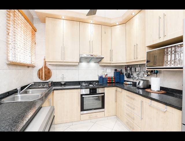 3.5 BEDROOM APARTMENT FOR SALE IN GLENWOOD